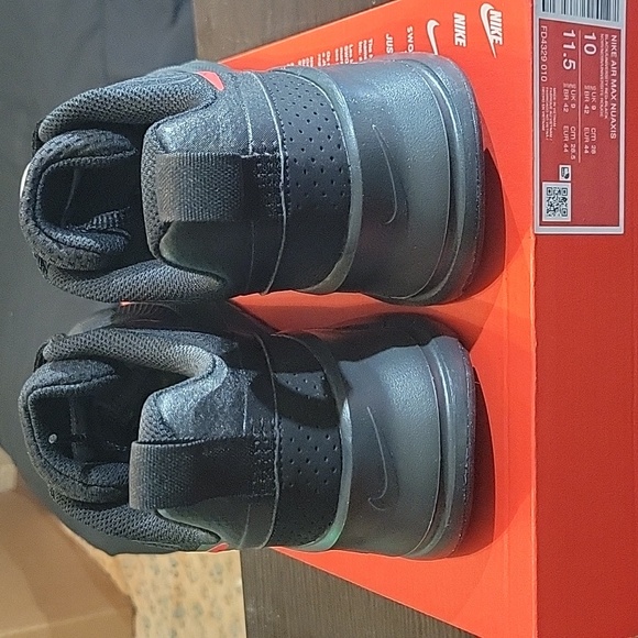 Nike Air Max Nuaxis in the "Black University Red" Mens 10 Womens 11.5 NWT & BOX - Picture 5 of 11